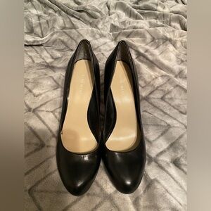 Black leather high heel pumps 8 simple sexy Nine West pump 4” Paigeo